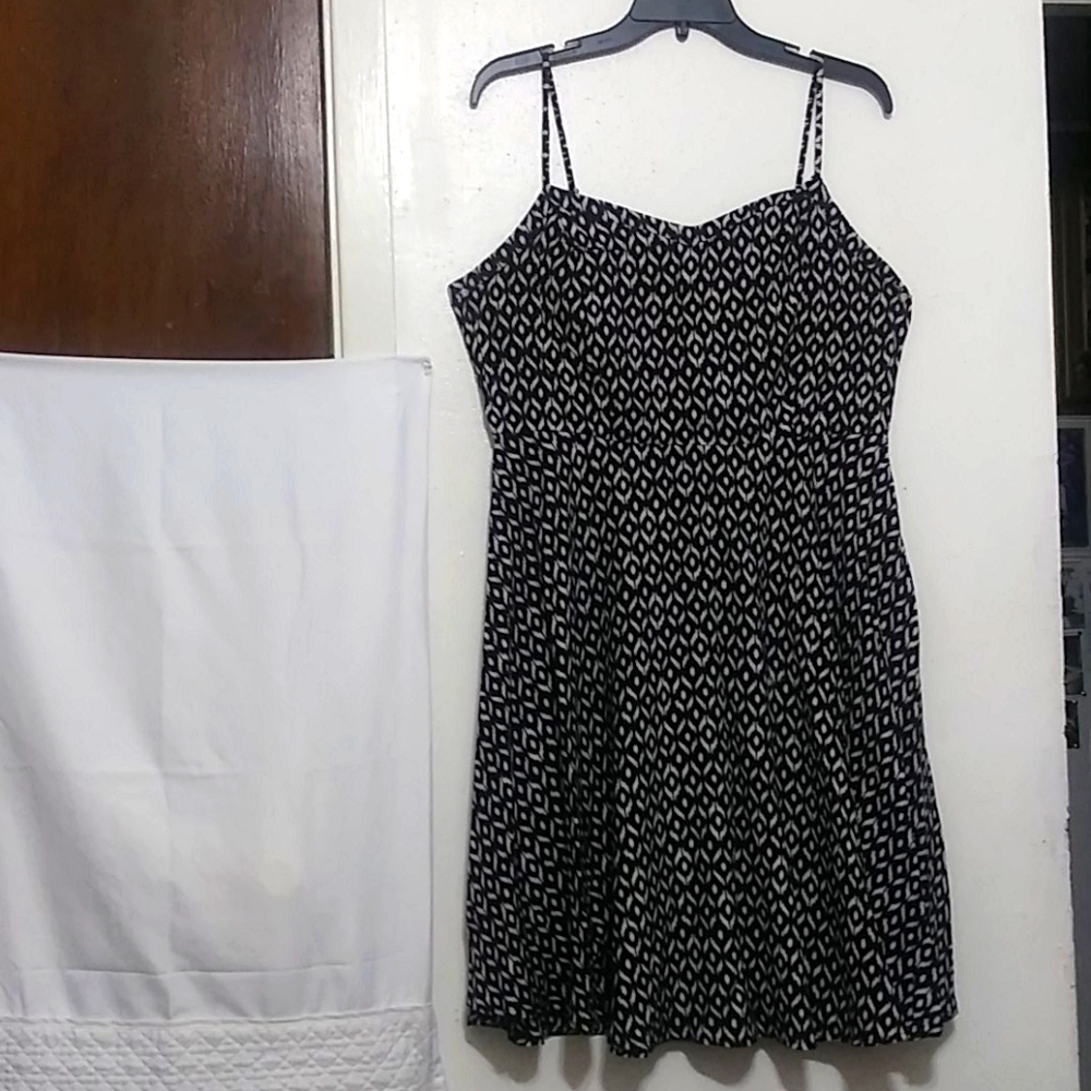 Old Navy Black/White Spaghetti Dress